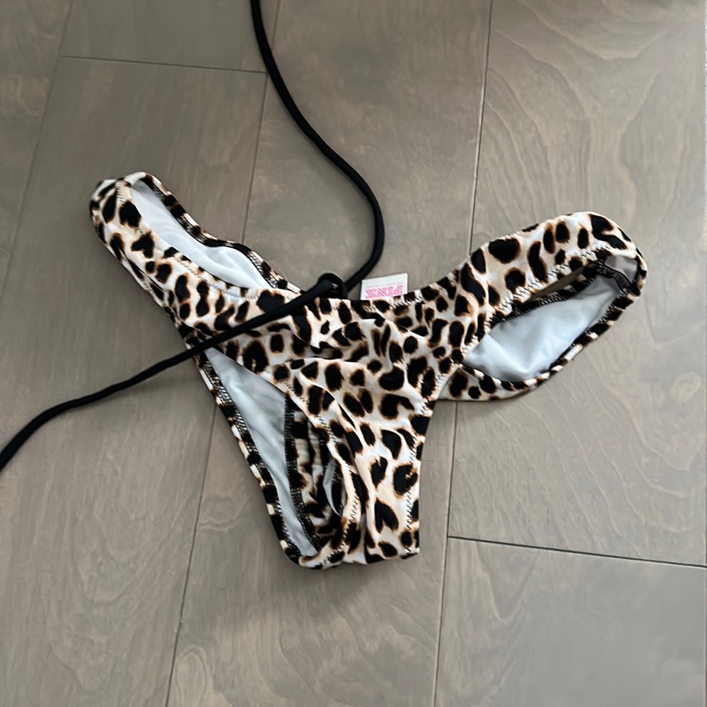 NWT Victoria’s Secret pink leopard bikini bottoms size XS new with tags